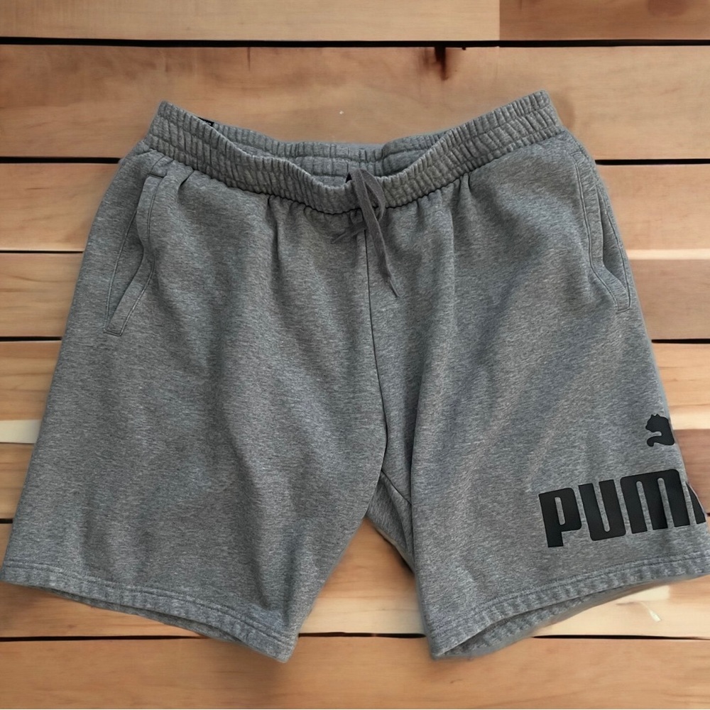 Men’s like new Puma shorts